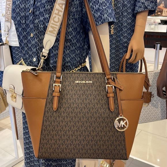 MICHAEL KORS CHARLOTTE LARGE TOP ZIP Tote bag
Brown
NWT - Picture 15 of 16